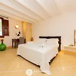 Masseria Le Menze Konukevi 4*
