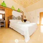 Konukevi Masseria Le Menze